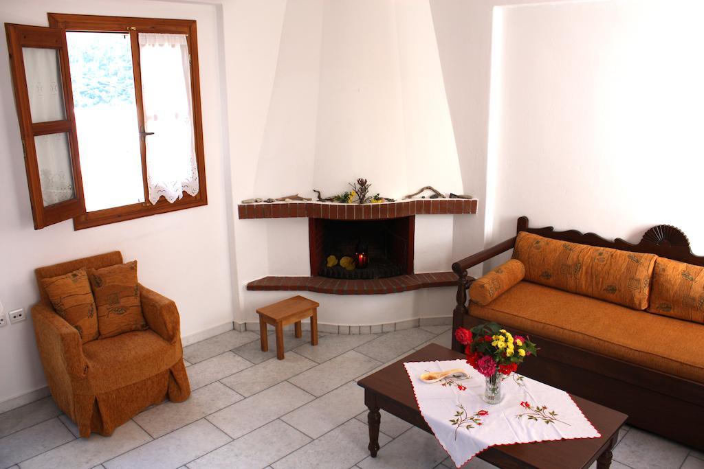 Matina - Stavros Traditional Houses Koronos Habitación foto